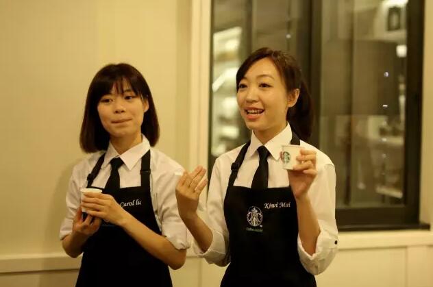 星巴克店员态度关于星巴克店员的态度，这可能会因地区、门店、个人等因素而有所不同。总体来说，星巴克作为一个知名的连锁咖啡品牌，一直在努力为其顾客提供优质的服务，因此大多数时候，店员的态度应该是友好和专业的。